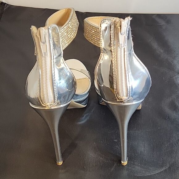 QUPID HIGH HEEL GLITTER EMBROIDERY ANKLE STRAP ZIP CLOSURE CLEAR STRAP SANDAL - Picture 7 of 16